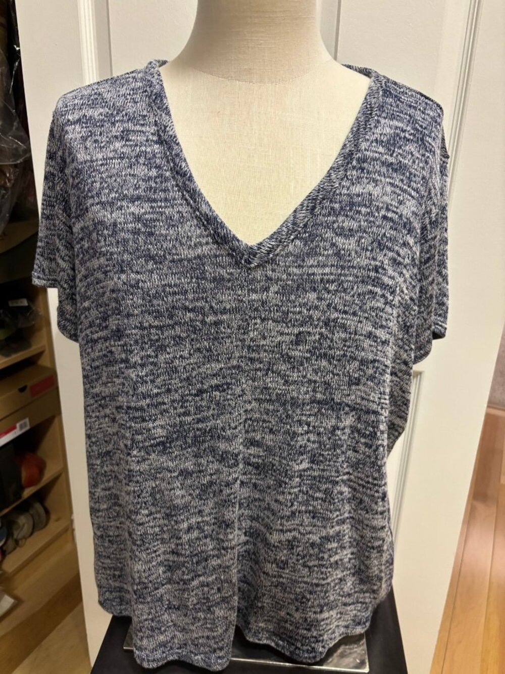 Short sleeve, vneck heather knit top